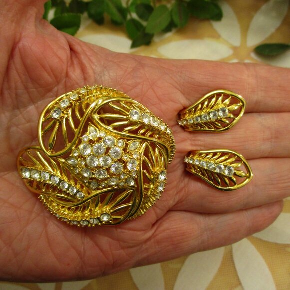 ESTATE STYLE Rhinestone Gold Brooch Earrings Set ~ VINTAGE Gold Plate Rhinestone - Picture 7 of 15